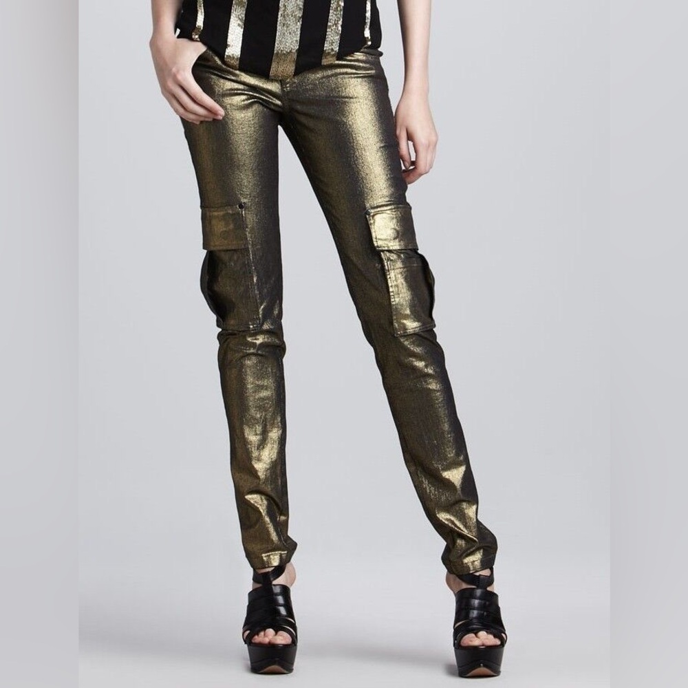 Authentic ALICE + OLIVIA pants. Straight, slim legs with cargo pockets at sides